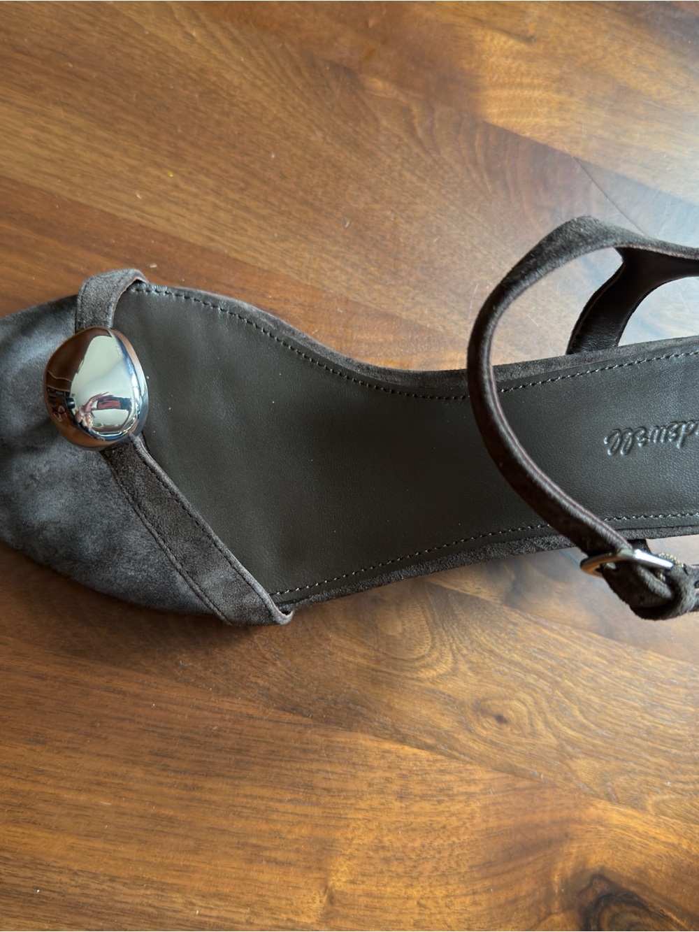 Madewell Mila sculpted hardware thong sandal in suede, NWT, charred oak, size 8 - Picture 5 of 7